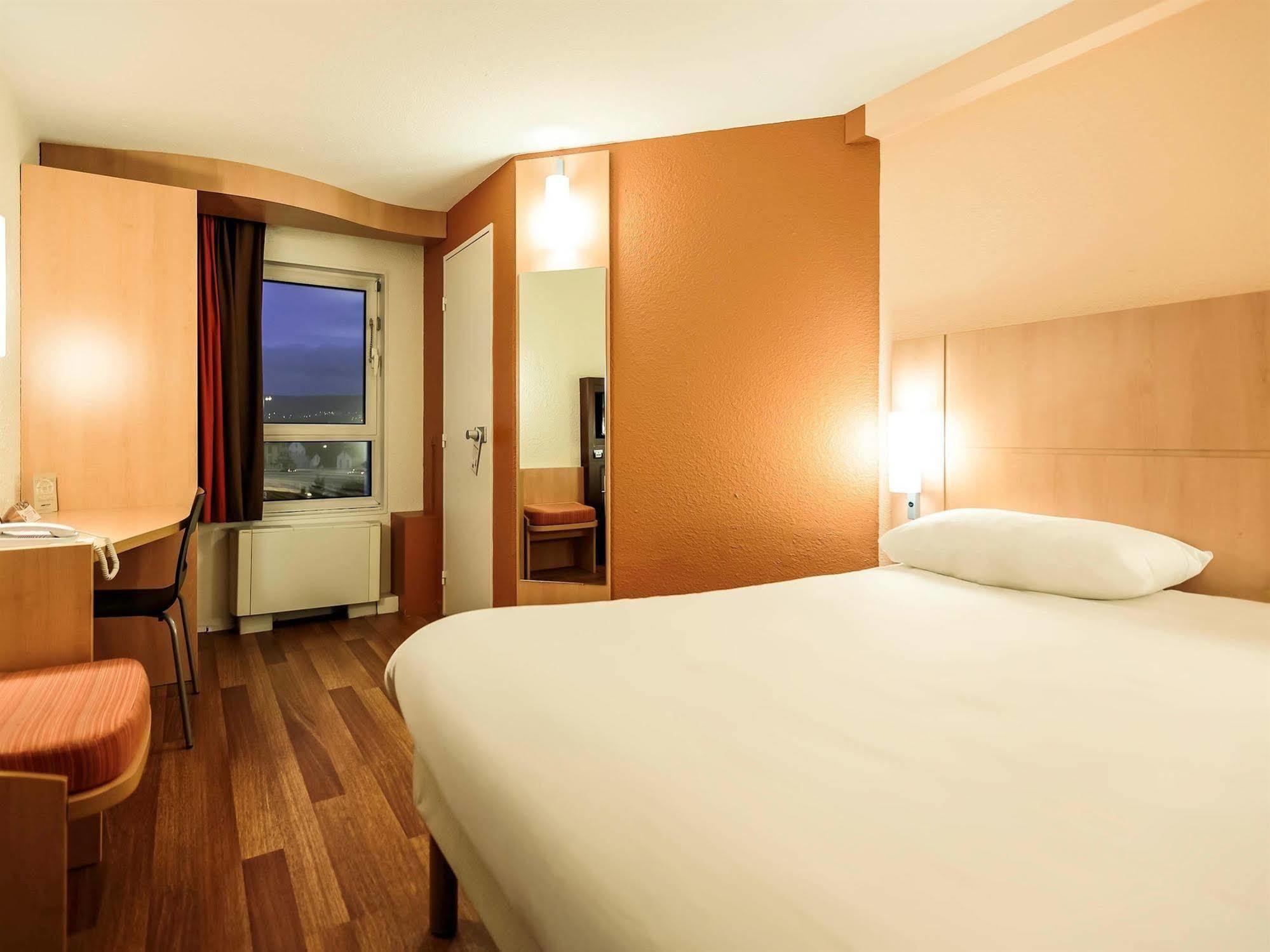 Ibis Clermont Ferrand Sud Herbet Екстериор снимка
